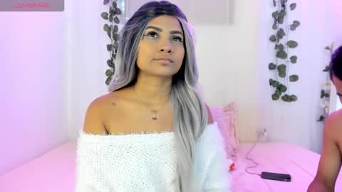 Snapshot of catalina_and_roger chatting on 10.20.25 Cata y Roger online show from 10.20.25