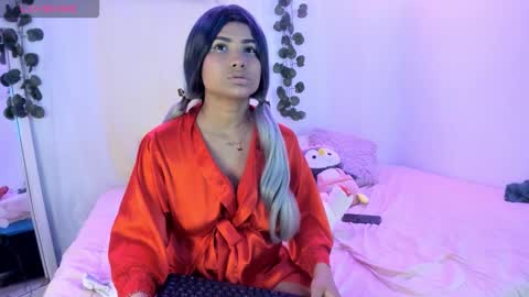 Snapshot of catalina_and_roger chatting on 11.05.25 Cata y Roger online show from 11.05.25