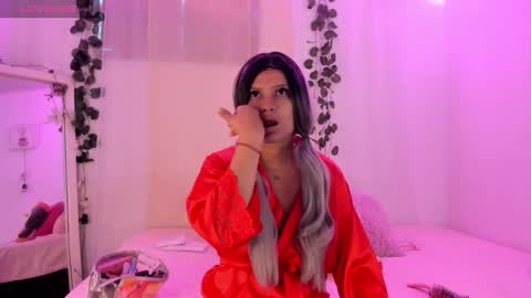 Snapshot of catalina_and_roger chatting on 11.09.25 Cata y Roger online show from 11.09.25