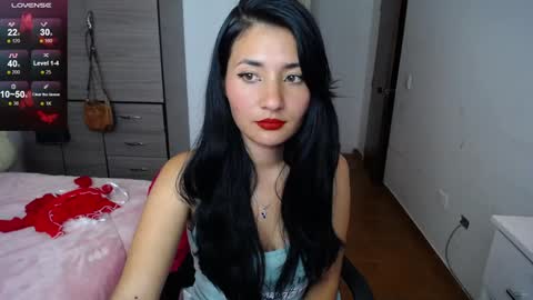 Snapshot of catalinahounn chatting on 12.30.24 catalinahounn online show from 12.30.24