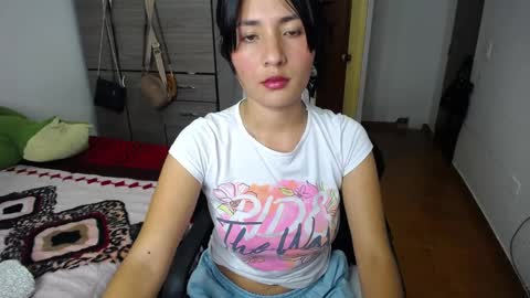 Snapshot of catalinahounn chatting on 02.18.25 catalinahounn online show from 02.18.25