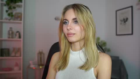 Snapshot of catecrago_ chatting on 02.18.25 catecrago online show from 02.18.25