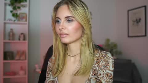 Snapshot of catecrago_ chatting on 02.21.25 catecrago online show from 02.21.25