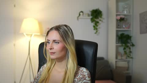 Snapshot of catecrago_ chatting on 09.15.25 catecrago online show from 09.15.25