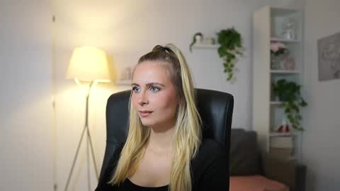 Snapshot of catecrago_ chatting on 09.25.25 catecrago online show from 09.25.25