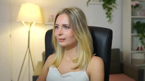 Snapshot of catecrago_ chatting on 10.07.25 catecrago online show from 10.07.25