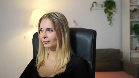 Snapshot of catecrago_ chatting on 10.10.25 catecrago online show from 10.10.25