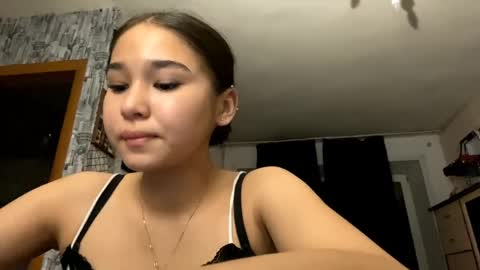 Snapshot of catherinepirs chatting on 05.28.26 catherinepirs online show from 05.28.26