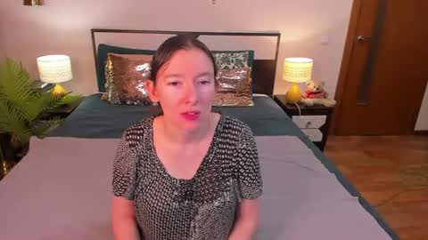 Snapshot of catherinewalls chatting on 06.13.26 Catrin online show from 06.13.26