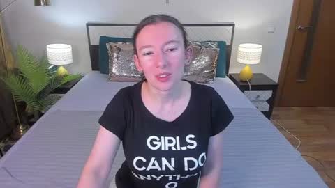 Snapshot of catherinewalls chatting on 07.14.26 Catrin online show from 07.14.26