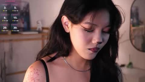 Snapshot of catheryneells chatting on 10.31.25 Lee online show from 10.31.25