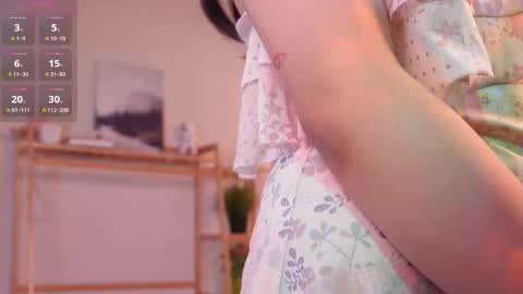 Snapshot of catheryneells chatting on 11.25.25 Lee online show from 11.25.25