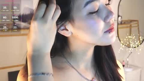 Snapshot of catheryneells chatting on 12.15.25 Lee online show from 12.15.25