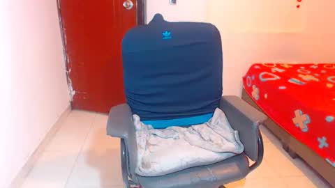 Snapshot of cathi_nahomi chatting on 11.30.25 cathi_nahomi online show from 11.30.25