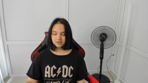 Snapshot of catrine_cute chatting on 06.18.26 Catrine online show from 06.18.26
