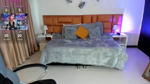 Snapshot of catti_brie_ chatting on 10.31.25 catti_brie_ online show from 10.31.25