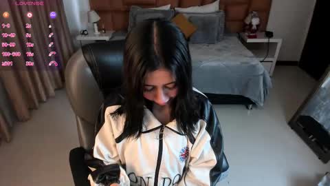 Snapshot of catti_brie_ chatting on 11.20.25 catti_brie_ online show from 11.20.25