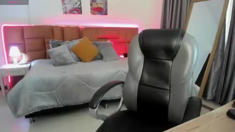 Snapshot of catti_brie_ chatting on 06.18.26 catti_brie_ online show from 06.18.26