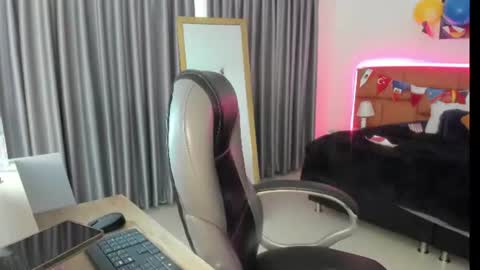 Snapshot of catti_brie_ chatting on 07.14.26 catti_brie_ online show from 07.14.26