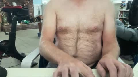 Snapshot of cbjohnjohn chatting on 11.05.25 John online show from 11.05.25