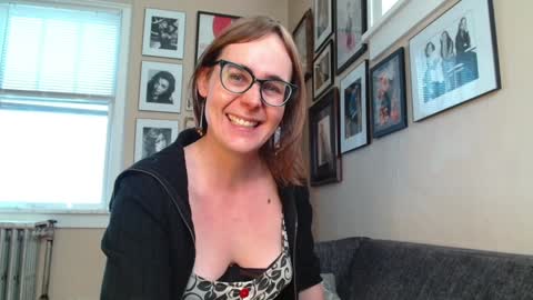 Snapshot of cecilysaintclaire chatting on 02.06.25 Cecily Saint Claire online show from 02.06.25