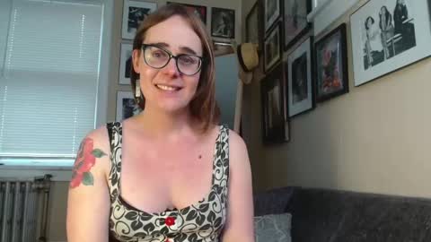 Snapshot of cecilysaintclaire chatting on 03.11.25 Cecily Saint Claire online show from 03.11.25