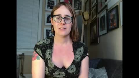 Snapshot of cecilysaintclaire chatting on 03.12.25 Cecily Saint Claire online show from 03.12.25