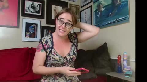 Snapshot of cecilysaintclaire chatting on 10.21.25 Cecily Saint Claire online show from 10.21.25