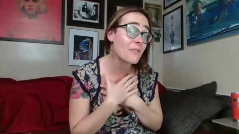 Snapshot of cecilysaintclaire chatting on 11.27.25 Cecily Saint Claire online show from 11.27.25