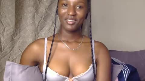 Snapshot of cee_queen chatting on 06.19.26 cee_queen online show from 06.19.26