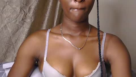 Snapshot of cee_queen chatting on 06.29.26 cee_queen online show from 06.29.26