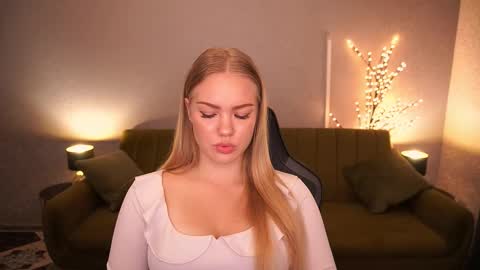 Snapshot of celestenoirr chatting on 09.25.25 celestenoirr online show from 09.25.25