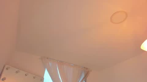 Snapshot of celia_dubois chatting on 09.12.25 Ari online show from 09.12.25