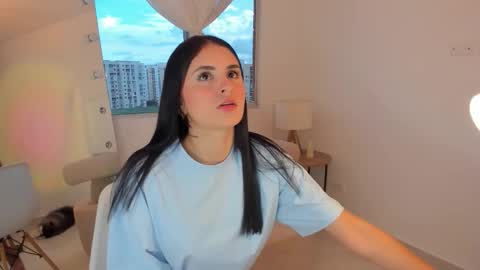 Snapshot of celia_dubois chatting on 09.27.25 Ari online show from 09.27.25