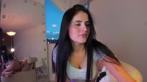 Snapshot of celia_dubois chatting on 10.14.25 Ari online show from 10.14.25