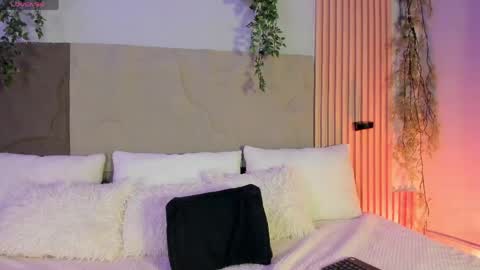 Snapshot of centaurigirls chatting on 04.30.26 Hello guys my name is Sofi and Lizzie and Vanessa online show from 04.30.26