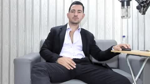 Snapshot of cesar_dant chatting on 10.31.25 Cesar online show from 10.31.25