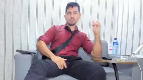 Snapshot of cesar_dant chatting on 11.24.25 Cesar online show from 11.24.25