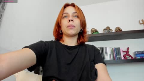 Snapshot of chabela_ chatting on 01.04.25 Isa online show from 01.04.25