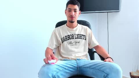 Snapshot of chandler_kenji chatting on 05.08.26 Kenji online show from 05.08.26