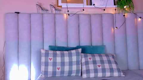 Snapshot of chaneladamss_ chatting on 10.10.25 C H A N E L online show from 10.10.25