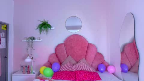 Snapshot of chaneladamss_ chatting on 11.29.25 C H A N E L online show from 11.29.25