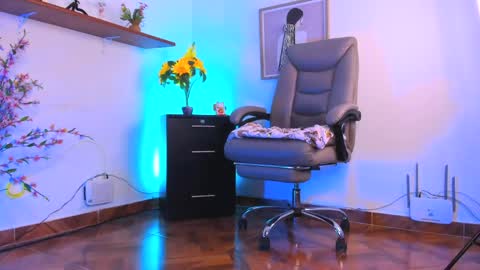 Snapshot of chanell_taylor_ chatting on 05.15.26 chanell online show from 05.15.26