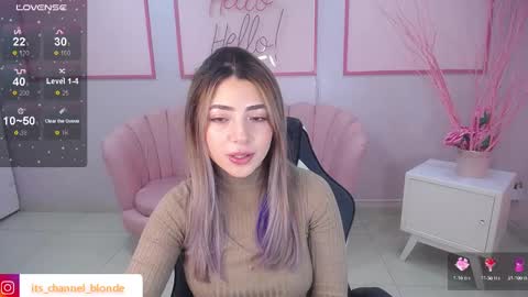 Snapshot of channel_blonde_a chatting on 01.04.25 channel_blonde_a online show from 01.04.25