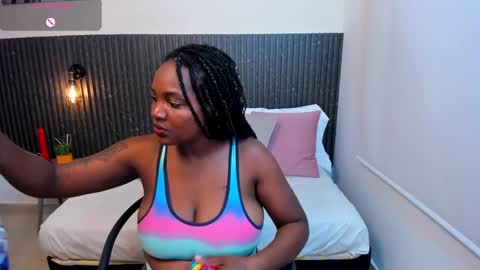 Snapshot of channel_brunette chatting on 03.11.25 Chanel online show from 03.11.25