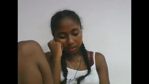 Snapshot of chantale483461 chatting on 05.12.26 chantale483461 online show from 05.12.26