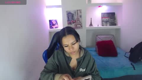 Snapshot of charis_21 chatting on 11.07.25 charis 2 online show from 11.07.25