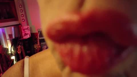 Snapshot of charli_girl chatting on 10.17.25 Charli online show from 10.17.25