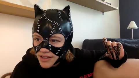 Snapshot of charliescherryroom chatting on 11.10.25 CharliesCherryRoomxoxoxoxo online show from 11.10.25