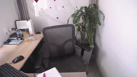 Snapshot of charlot_walker chatting on 02.17.25 Charlote Walker online show from 02.17.25